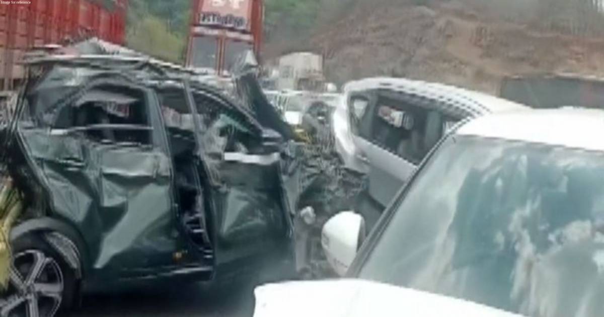 Four injured in multi-vehicle pile up on Mumbai-Pune Expressway